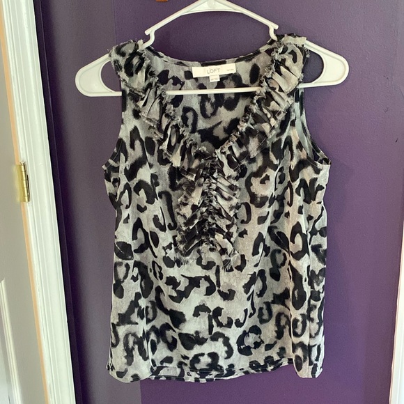 LOFT Women’s sleeveless blouse - Picture 1 of 5